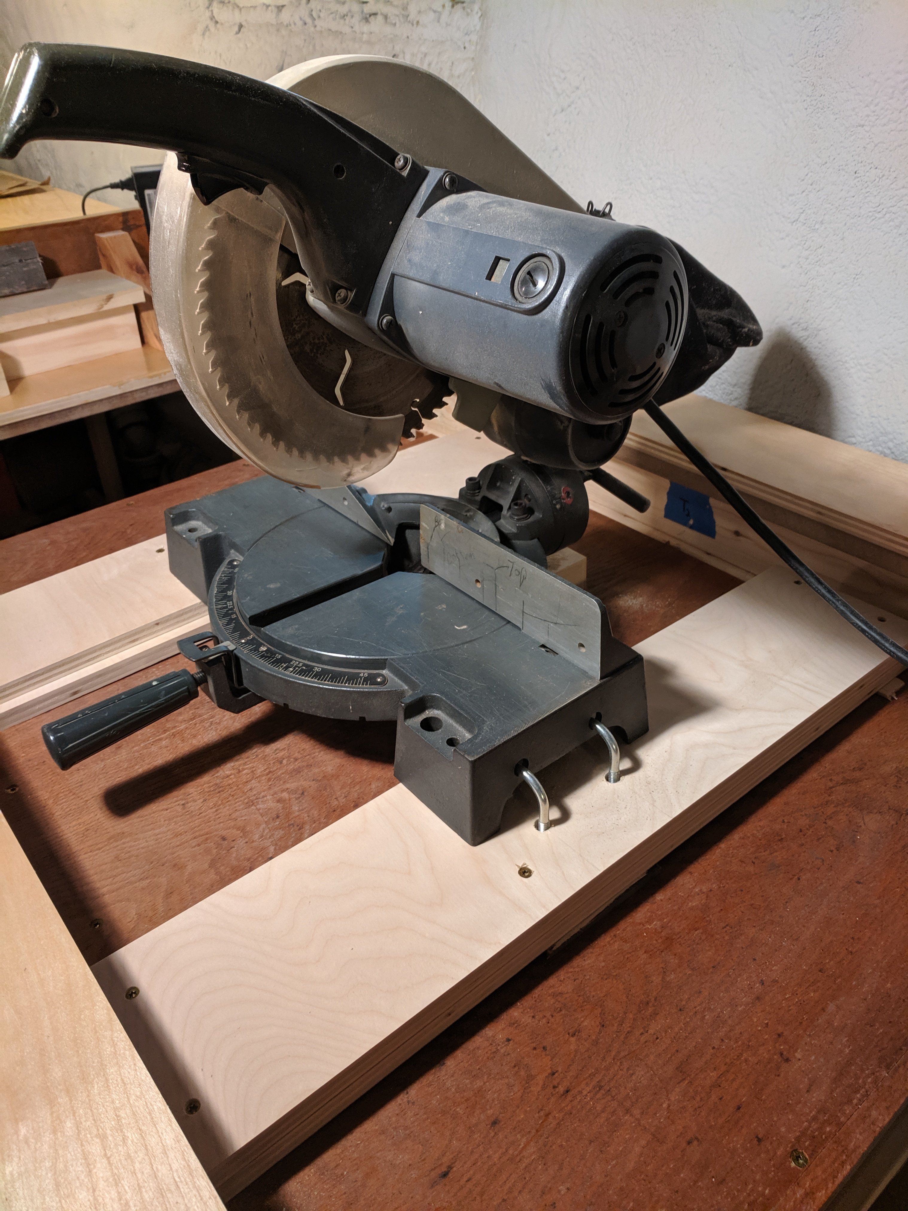 Mounted saw